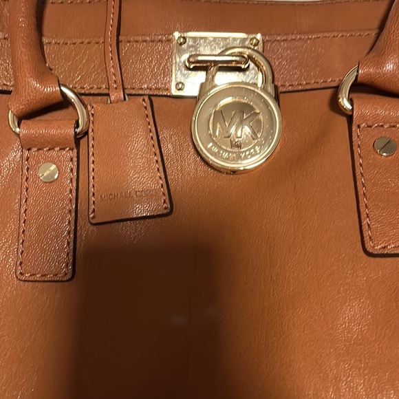 Too many bags - Picture 4 of 4